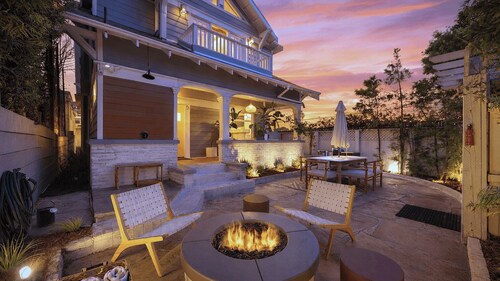 Venice Veranda by Avantstay 3-min Walk to Beach + Rare Walk Street EV Charger + Firepit + Outdoor Dining