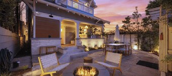 Venice Veranda by Avantstay 3-min Walk to Beach + Rare Walk Street EV Charger + Firepit + Outdoor Dining