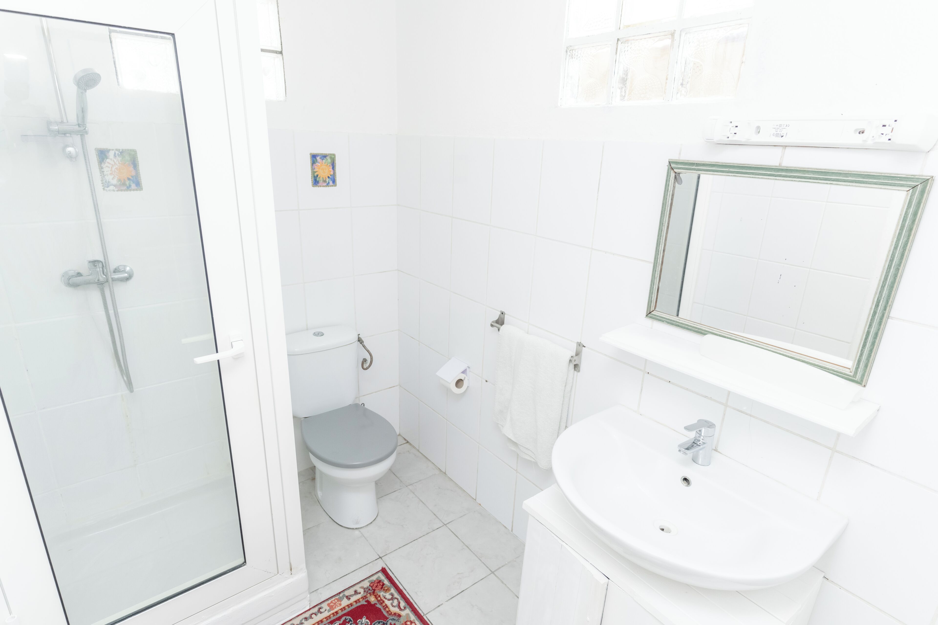 Basic Apartment | Bathroom