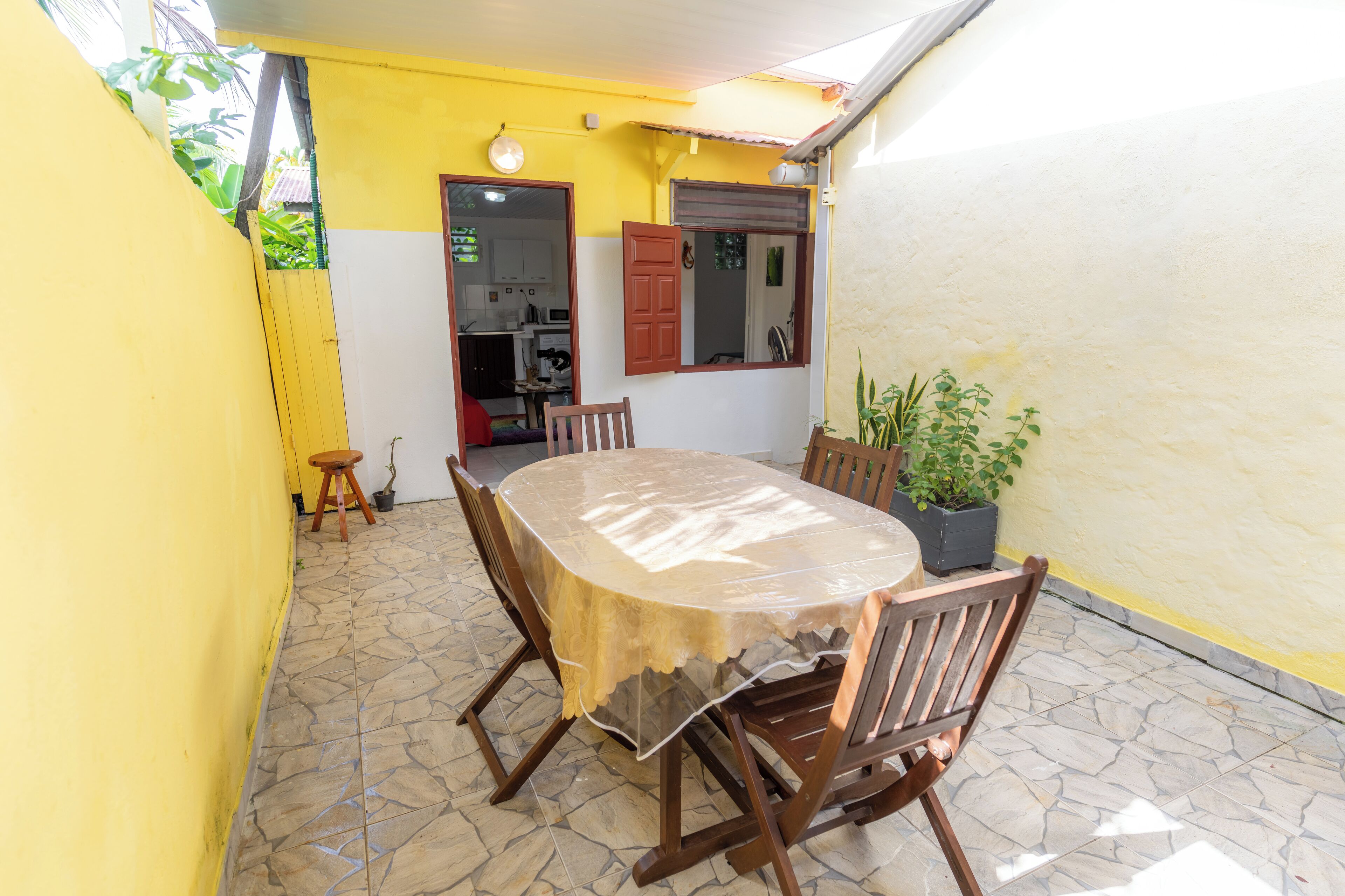 تناول الطعام بالخارج