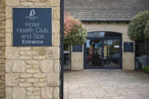 Exterior detail - Bicester Country Club (Bicester)