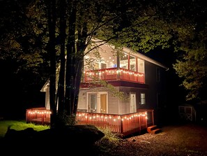 Exterior - 10 Guests- 3 bedrooms with Bonus Game Room, Foosball, Arcade Game, Firepit, Lake (Blakeslee)