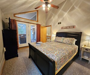 3 bedrooms, free WiFi, bed sheets - 10 Guests- 3 bedrooms with Bonus Game Room, Foosball, Arcade Game, Firepit, Lake (Blakeslee)
