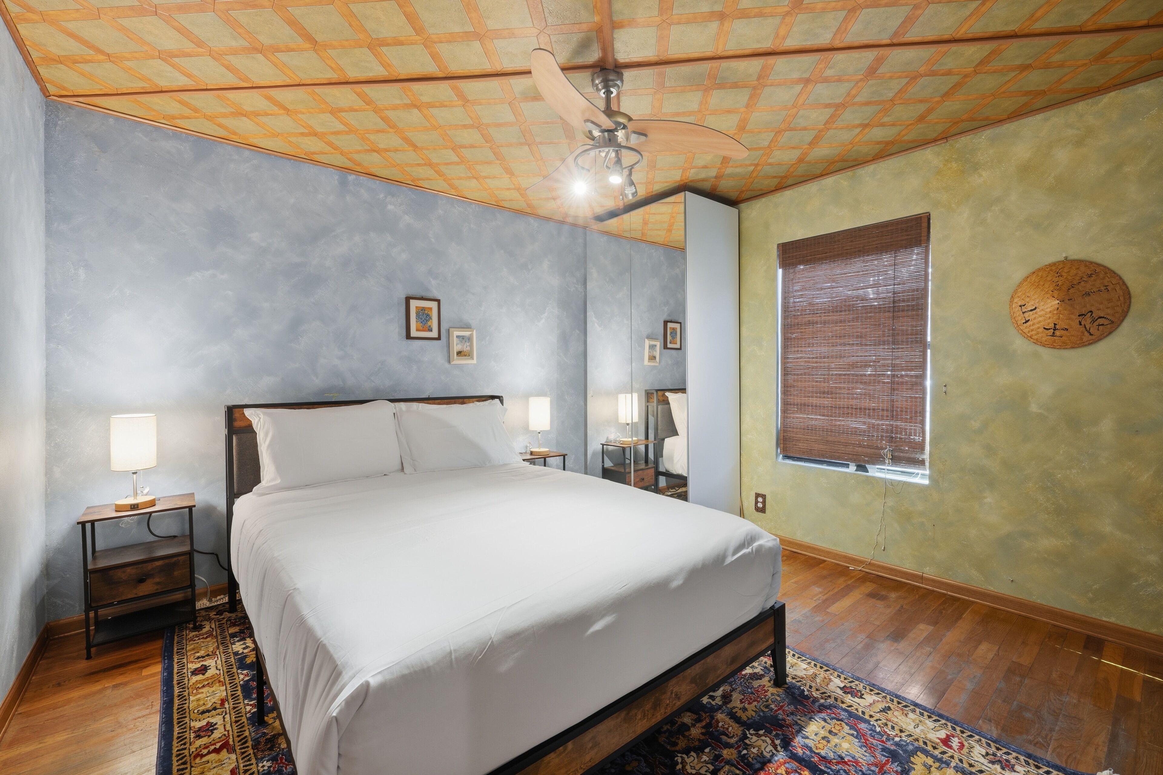 4 bedrooms, iron/ironing board, WiFi (free), bed sheets