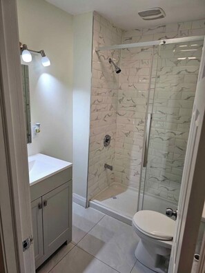 Unclassified image, 2 of 6, button - Downtown Ottawa 3 bedrooms (Ottawa)