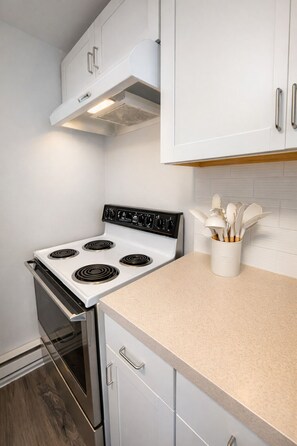 Private kitchen - Cozy Luxury, Entire House, Sparkling Clean, All New Furnishings (Cheyenne)