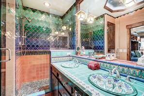 Towels, soap, shampoo, toilet paper - Ski-In Penthouse in Breckenridge w/ Pool Access! (Breckenridge)