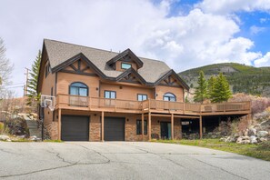 Exterior - Picturesque Lake Views, 10 Mins to Keystone (Dillon)