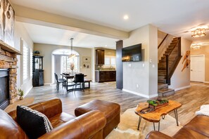 TV, fireplace - Picturesque Lake Views, 10 Mins to Keystone (Dillon)