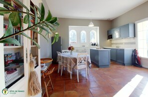 Dining - Domaine Verte Vallée - LIGNAN DE BORDEAUX (LIGNAN DE BORDEAUX)