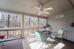 Dining - Treehouse Vibes near Lake Coronado (Hot Springs)