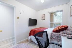 1 bedroom, WiFi - Fully Furnished Private Room in Queen Anne Seattle (Seattle)