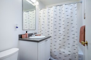 Bathroom - Fully Furnished Private Room in Queen Anne Seattle (Seattle)