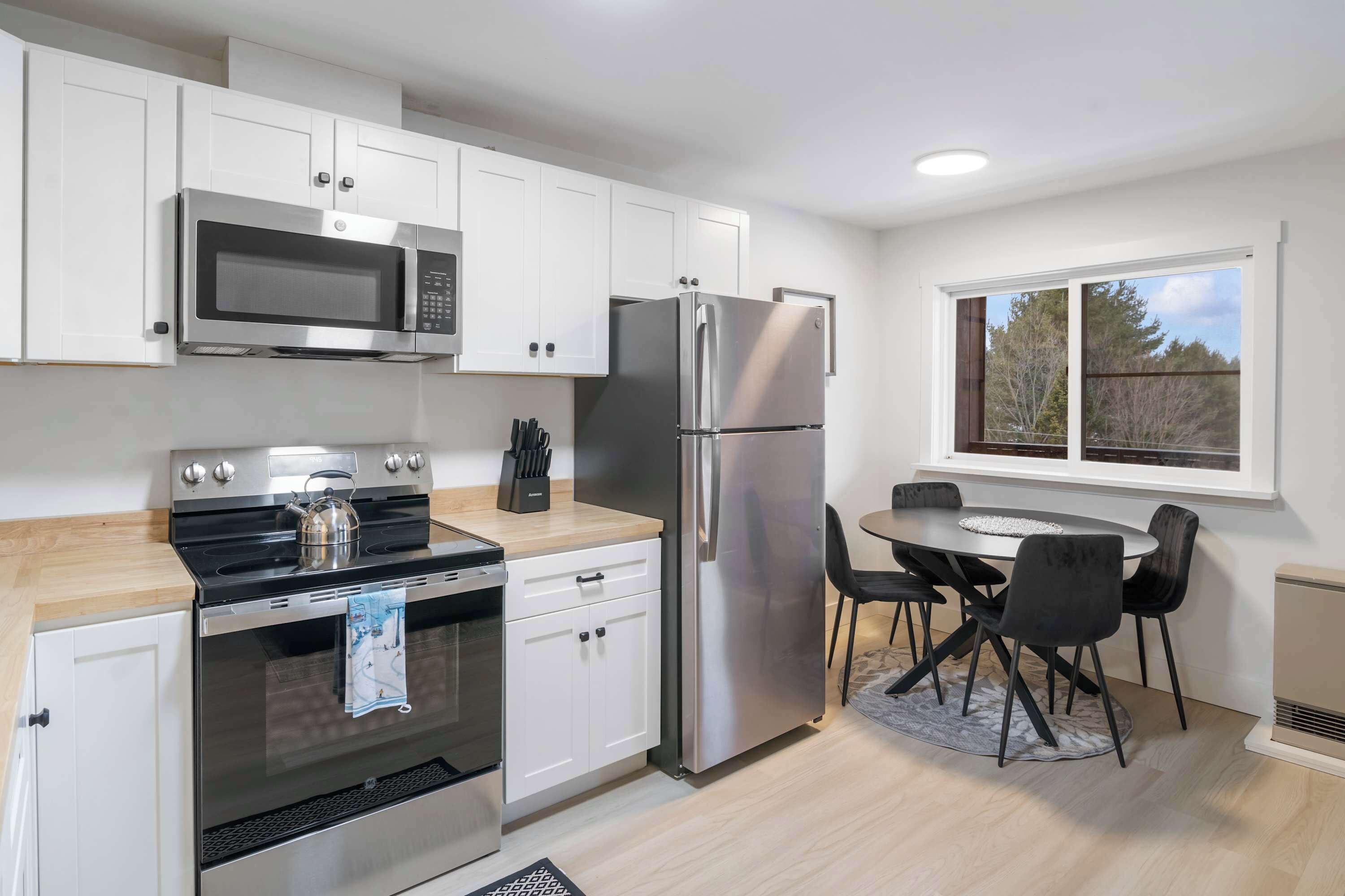 Refrigerador, microondas, horno, placa de cocina