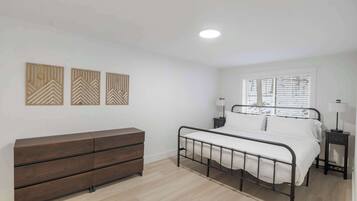 2 bedrooms, iron/ironing board, WiFi, bed sheets