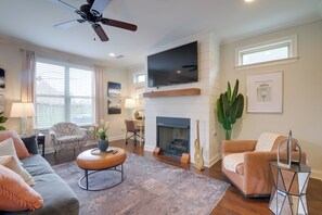 TV, fireplace