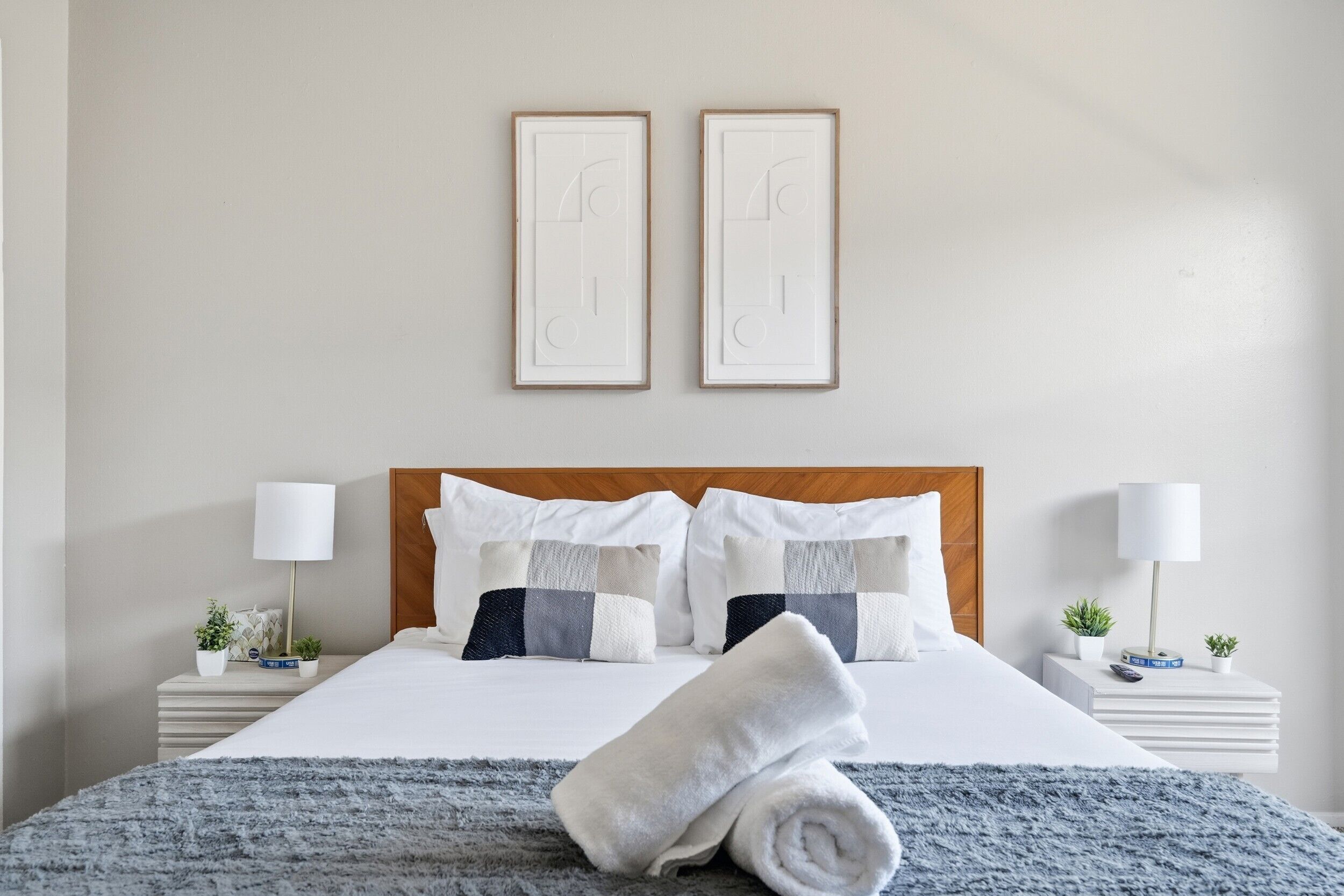 2 slaapkamers, een bureau, een strijkplank/strijkijzer, gratis wifi