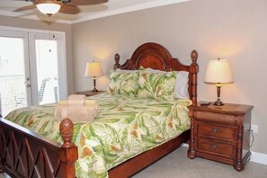 2 bedrooms, iron/ironing board, WiFi, bed sheets - Charming 2-bedroom condo with AC in Biloxi breeze (Biloxi)