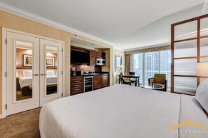Desk, iron/ironing board, WiFi, bed sheets - MGM Signature-21-607 F1 Track & Strip View Balcony (Las Vegas)