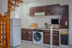 Geladeira, micro-ondas, cafeteira/chaleira