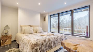 5 bedrooms, free WiFi, bed sheets