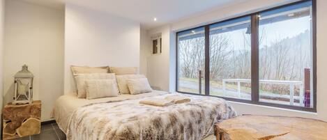 5 bedrooms, free WiFi, bed sheets