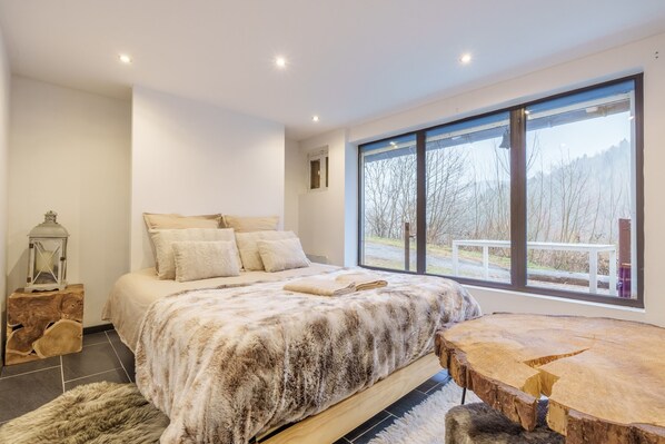 5 chambres, accès au Wi-Fi (inclus), literie fournie