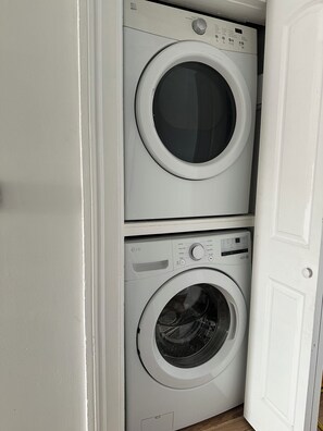 Interior - 2-bedroom apartment in historic Corn Hill Rochester for relaxing stays (Rochester)