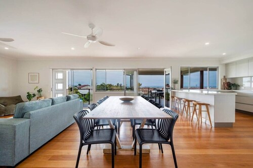 Modern beach house w/ panoramic ocean views. Family-friendly.