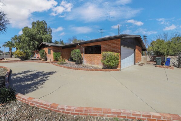 Unclassified image, 1 of 34, button