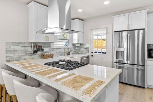 North Park 2BR: Yard, BBQ, Garage Parking