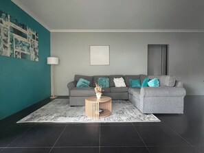 TV - Coastal retreat 2km from the beach (Golden Bay)