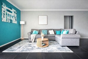 TV - Coastal retreat 2km from the beach (Golden Bay)