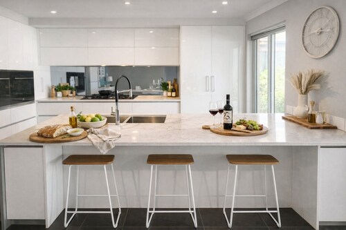 Coastal retreat 2km from the beach