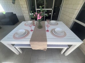 Dining - Coastal retreat 2km from the beach (Golden Bay)
