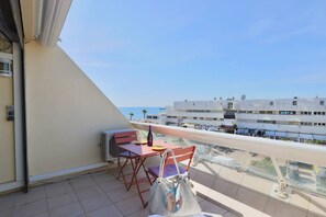 Outdoor dining - SUNNY - Studio Héliopolis D 16 - Luxury - 2 people (AGDE)