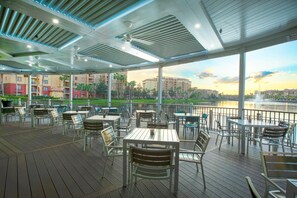 Outdoor dining - 2 bedroom Deluxe condo the middle of it all 
Disney, Universal, Epcot, and more (Lake Buena Vista)
