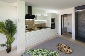 Fridge, microwave, oven, dishwasher - JUNGLE - Studio Héliopolis D 41 - Luxury - 2 people (AGDE)