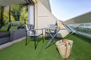 Outdoor dining - JUNGLE - Studio Héliopolis D 41 - Luxury - 2 people (AGDE)