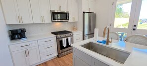 Private kitchen - Bay Cottage: Walk to Beach & Town (Bay St. Louis)