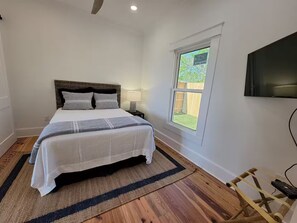 2 bedrooms, iron/ironing board, WiFi, bed sheets - Bay Cottage: Walk to Beach & Town (Bay St. Louis)