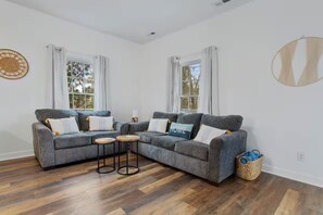 Living area - Serene Getaway Near Beach & Town (Pass Christian)