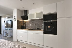 Fridge, microwave, oven, dishwasher - BOLERO - Studio Héliopolis D 45 - Luxury - 2 people (AGDE)