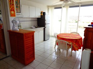 Unclassified image, 4 of 9, button - Studio Héliopolis D 59 - 4 people (AGDE)