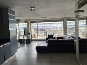 Unclassified image, 3 of 10, button - MIROIR - Studio Héliopolis D 72 - Luxury - 2 people (AGDE)