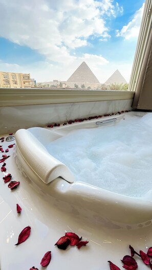 Habitación doble superior, vistas a la montaña | Jardines del alojamiento