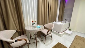 Superior Double Room, Mountain View | Interior - Queen Inn Pyramids View (Giza)