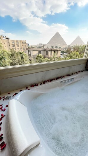 Superior Double Room, Mountain View | Outdoor spa tub - Queen Inn Pyramids View (Giza)