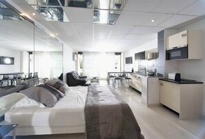 1 bedroom - CHROME - Studio Héliopolis D 80 - Luxury - 2 persons (AGDE)