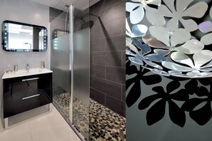 Hair dryer - CHROME - Studio Héliopolis D 80 - Luxury - 2 persons (AGDE)